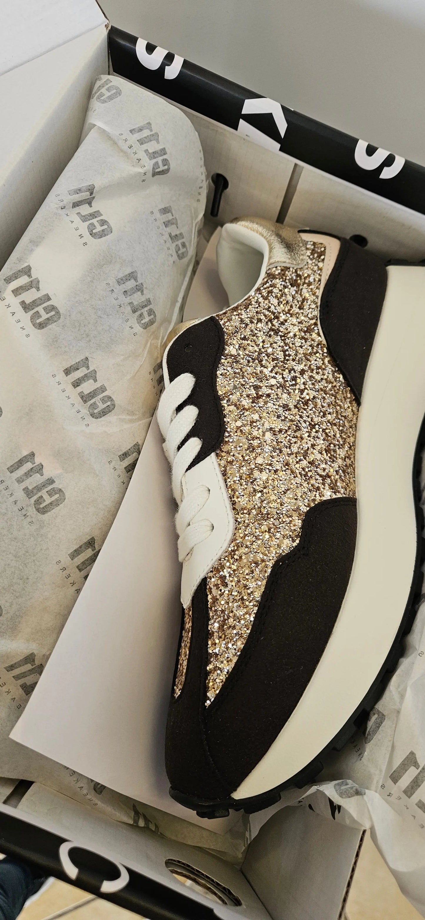 Cl11 Sneackers - Modele Black&Gold Cl11